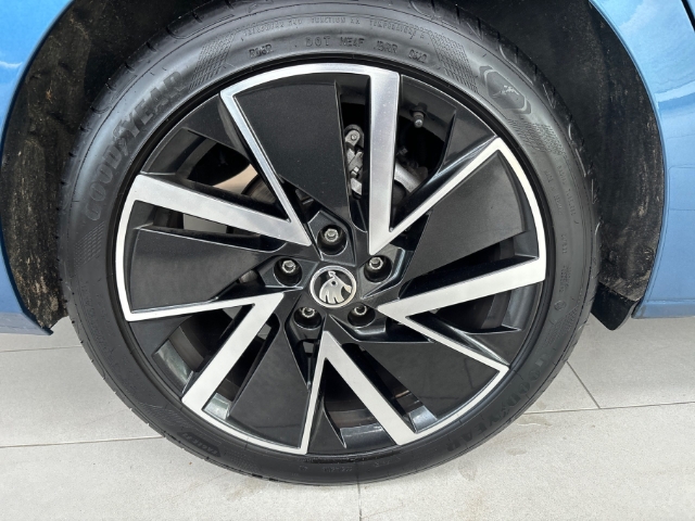 Skoda Octavia Style 1.5 TSI LED Navi First Edit. Keyless AD Kurvenlicht e-Sitze HUD Parklenkass.